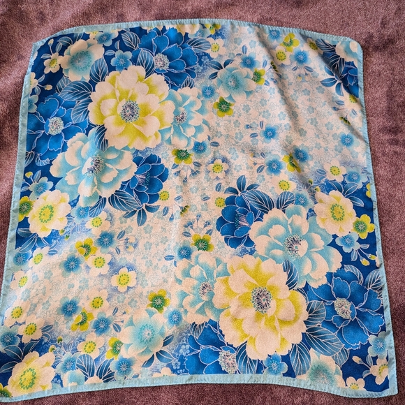Accessories - Small silk scarf